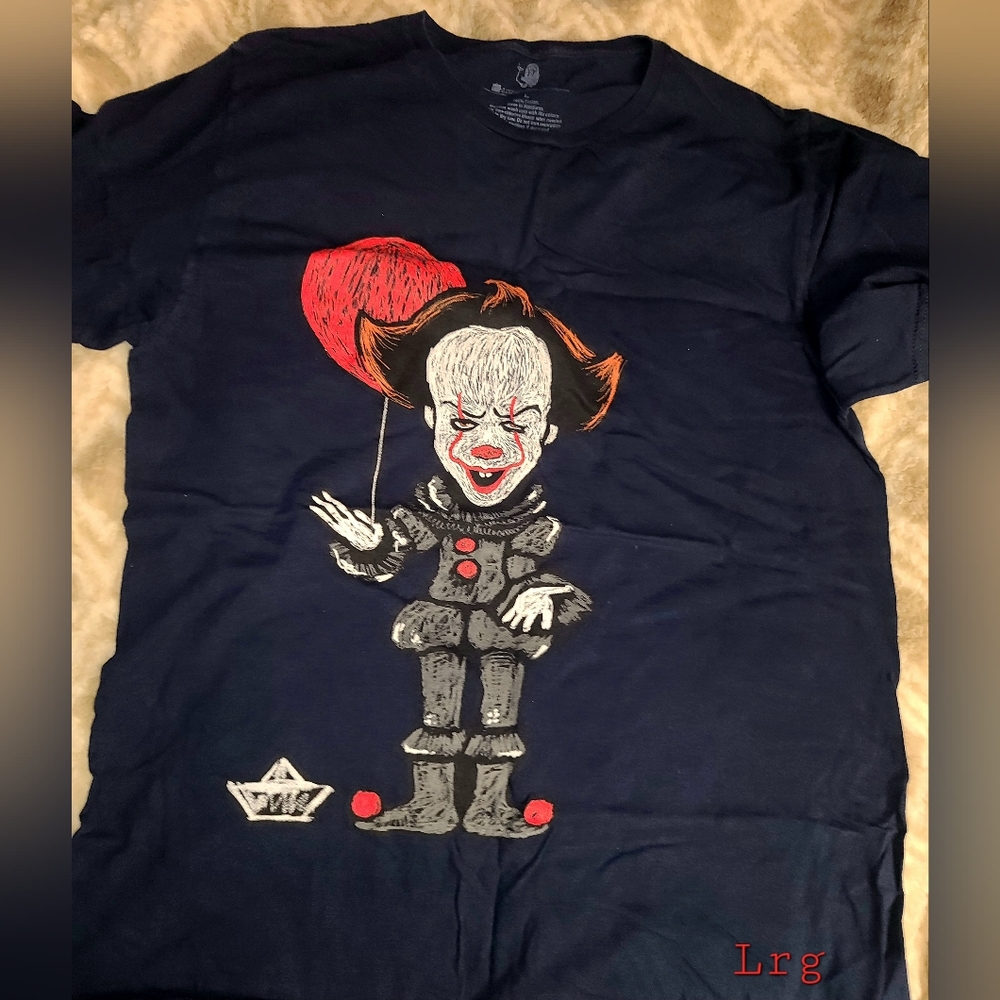 Men's- Large It Graphic tshirt.
